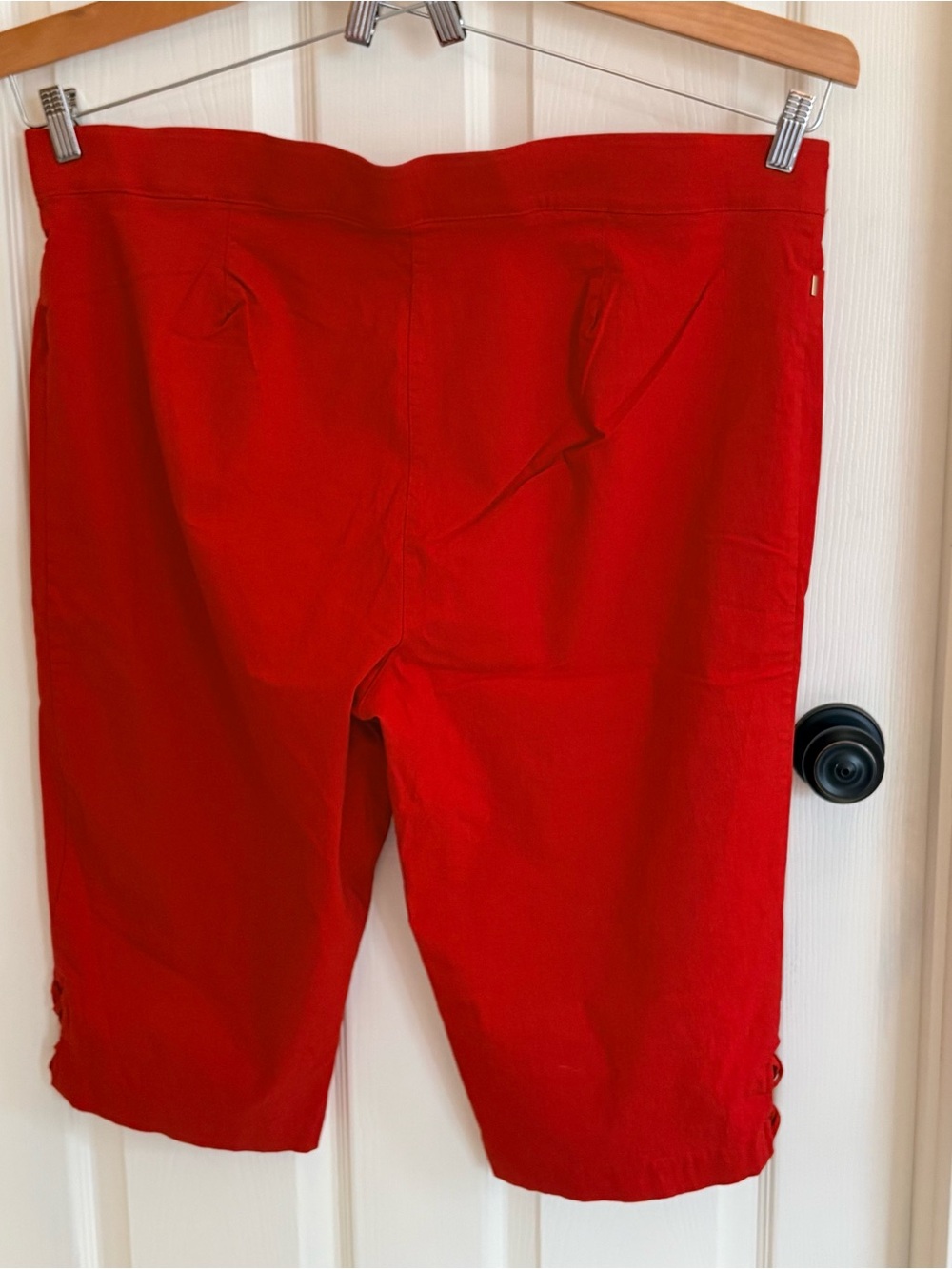 89th & Madison Red Capris 22W - Picture 2 of 6